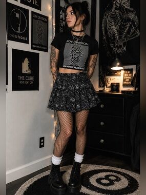 Black Skull Print Pleated Mini Skater Skirt Goth Punk Emo Y2K Medium Grunge